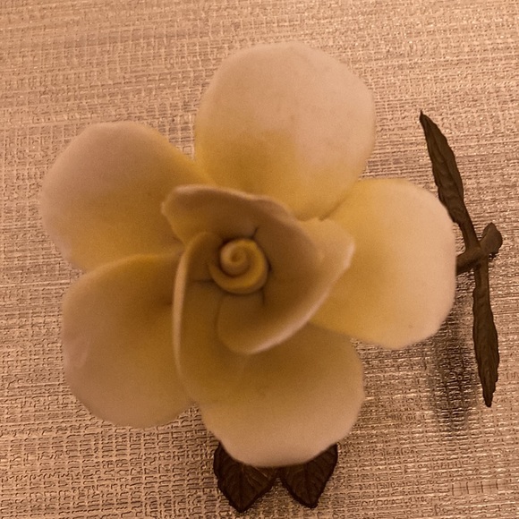 Capodimonte Vintage Porcelain Light Yellow Rose on Antique Brass Leaves/Stem - Picture 8 of 8